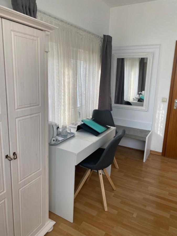 Messezimmer Stockum Düsseldorf Exterior foto